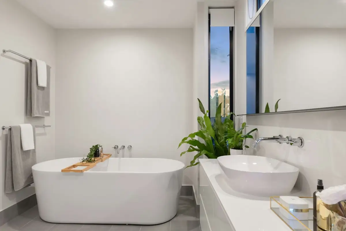 bathroom-bathtub-tiles.webp